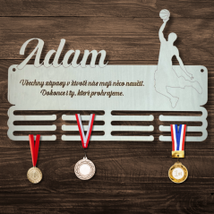Věšák na medaile se jménem a textem –⁠ basketbalista